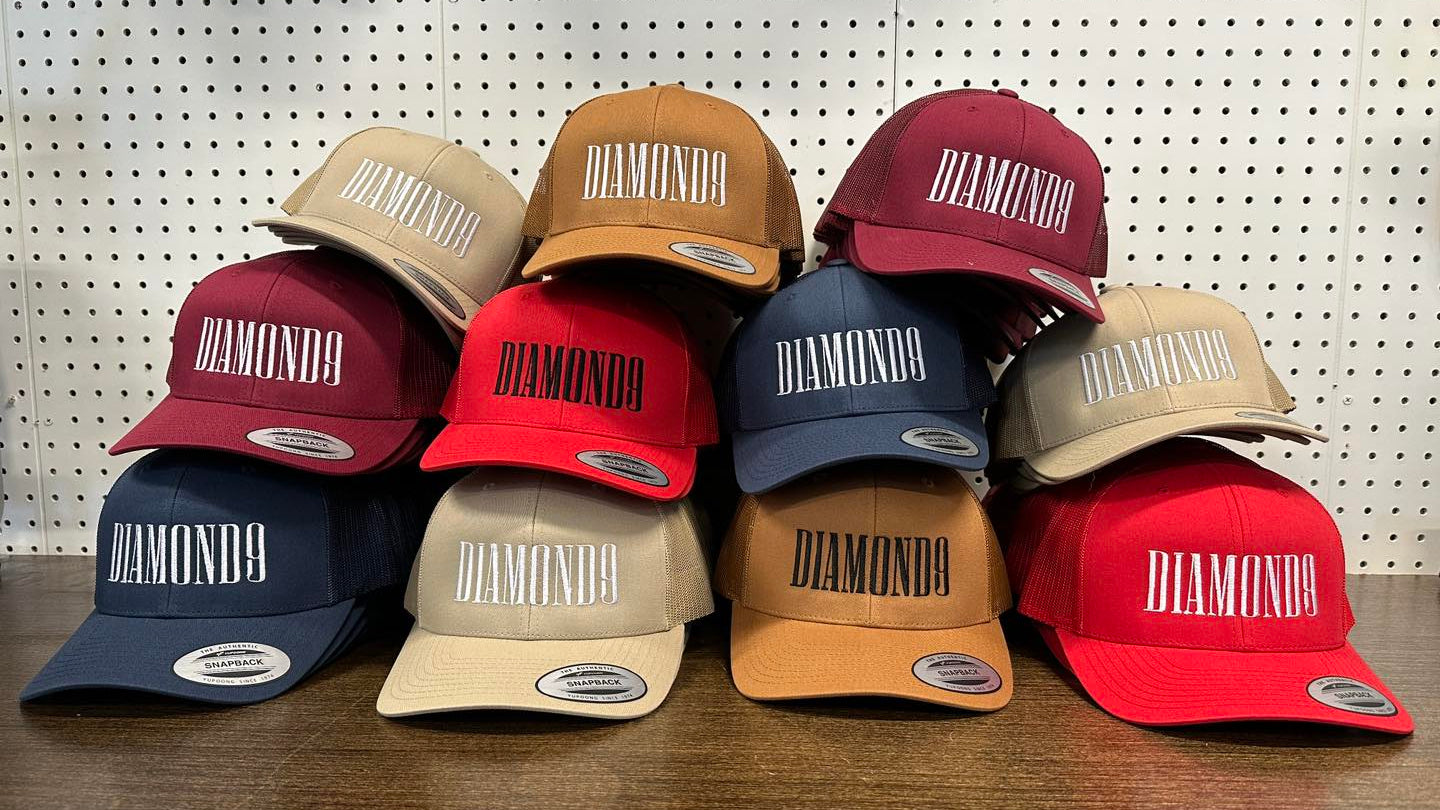 Snapback trucker hats embroidered in Volga Sd